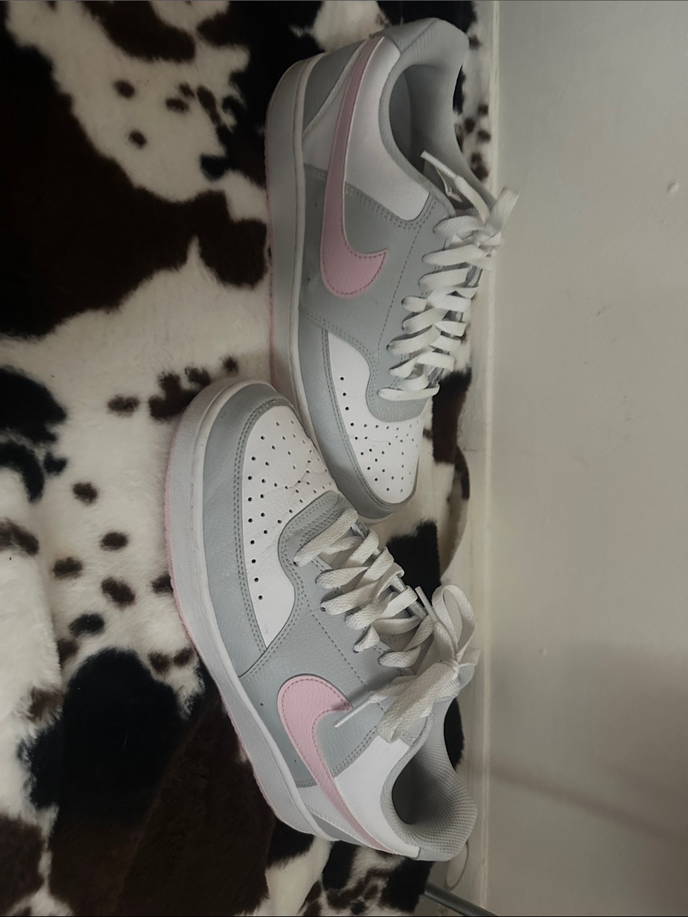 Nike Low-Top Sneakers in White, Light Gray & Pale Pink